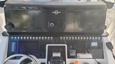 38' Fountain 38 Center Console 7 