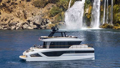 2024 Lazzara LPC 300 27 2027 Lazzara LPC 300 waterfall