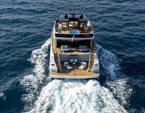2024 Lazzara LPC 300 91 2027 Lazzara LPC 300 beachclub