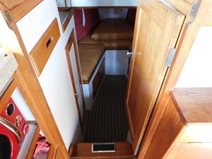 Grand Banks 32 Forward Cabin
