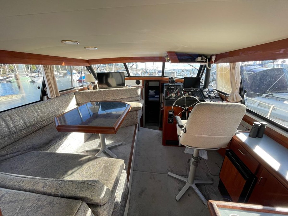 インドネシアルピア Bayliner 3888 Flybridge - YouTube
