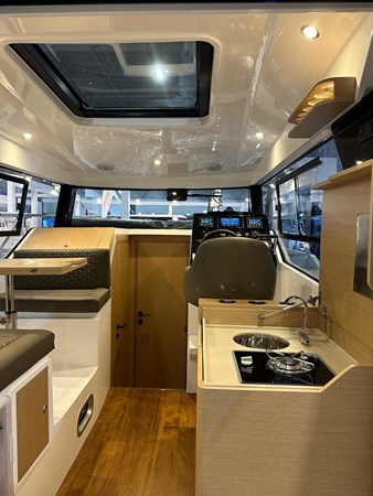 9_2023 30ft Vento Yacht V30 Weekender_twin engine