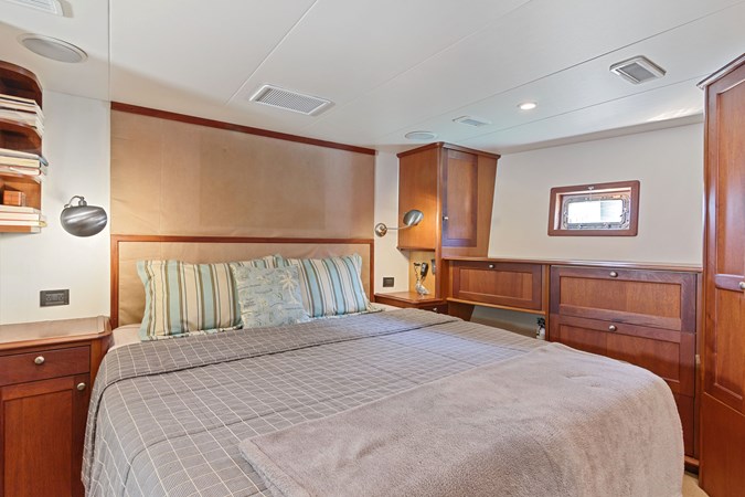 21_2004 57ft Northern Marine 5700 Expedition RAVEN