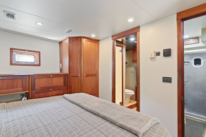 23_2004 57ft Northern Marine 5700 Expedition RAVEN