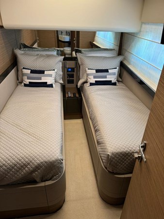 16_2016 55ft Ferretti Yachts 550