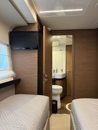 17_2016 55ft Ferretti Yachts 550