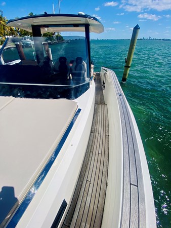 10_2020 37ft Astondoa 377 Coupe OB