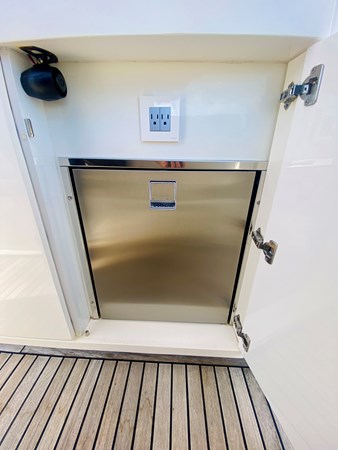 21_2020 37ft Astondoa 377 Coupe OB