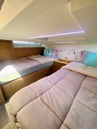 37_2020 37ft Astondoa 377 Coupe OB