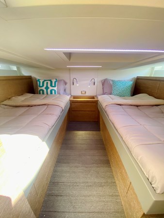 38_2020 37ft Astondoa 377 Coupe OB