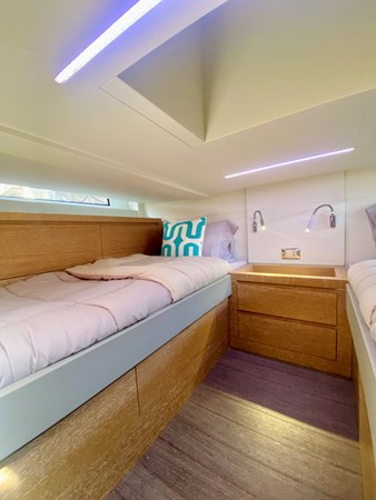 40_2020 37ft Astondoa 377 Coupe OB