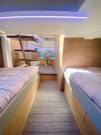 42_2020 37ft Astondoa 377 Coupe OB