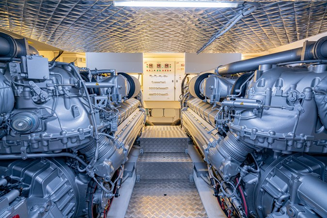 02) Pershing 8X_16_SILVER BULLET_Interior_37