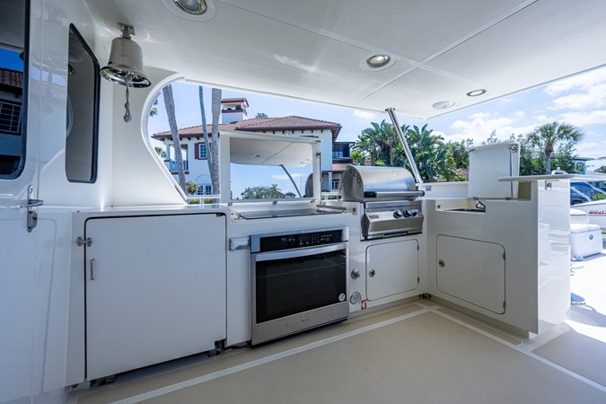 97_marlow_pivot_flybridge_aft_deck_8