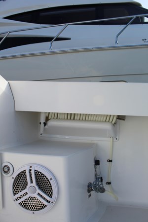 Under-combing washdown hose