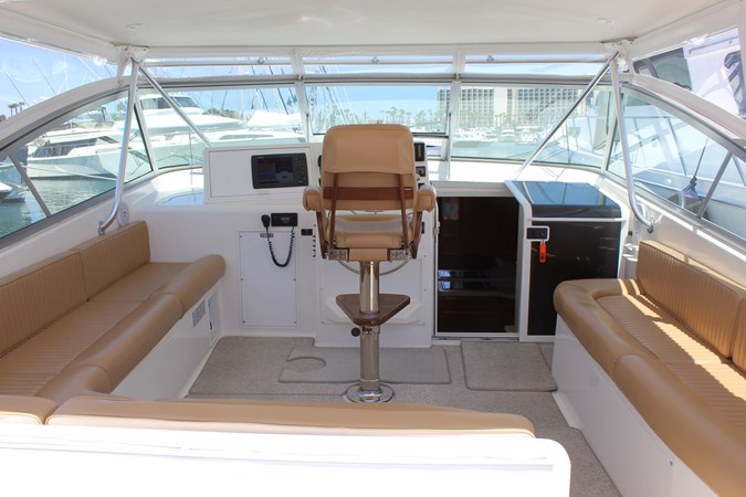 Center helm for maximum visibility