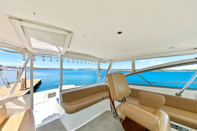 4-side enclosure for all weather comfort