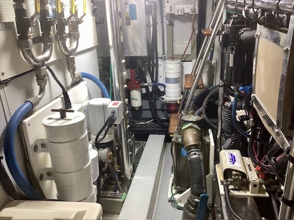 2005 Selene 53 (ASANTE) Engine Room