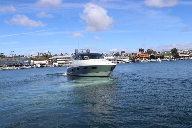 3_2020 60ft Riviera 6000 Sport Yacht