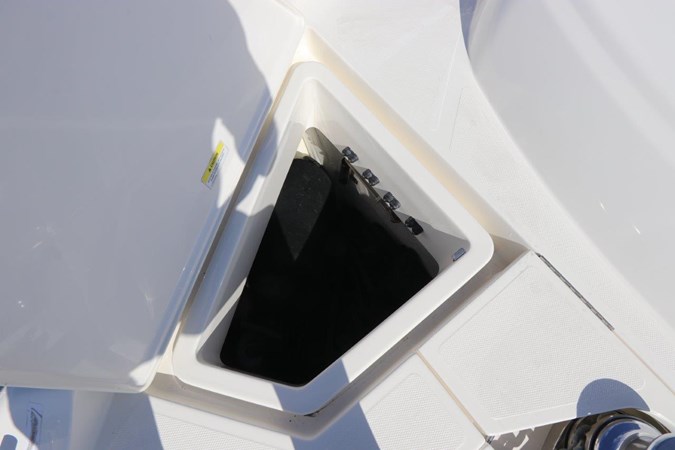 10_2020 60ft Riviera 6000 Sport Yacht