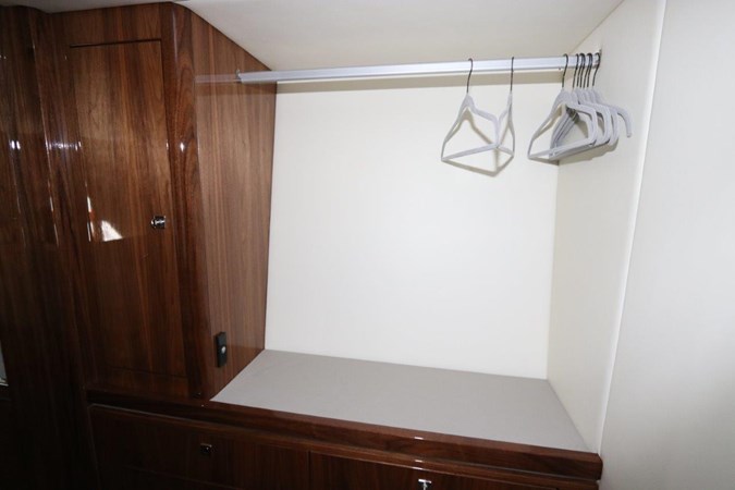 38_2020 60ft Riviera 6000 Sport Yacht