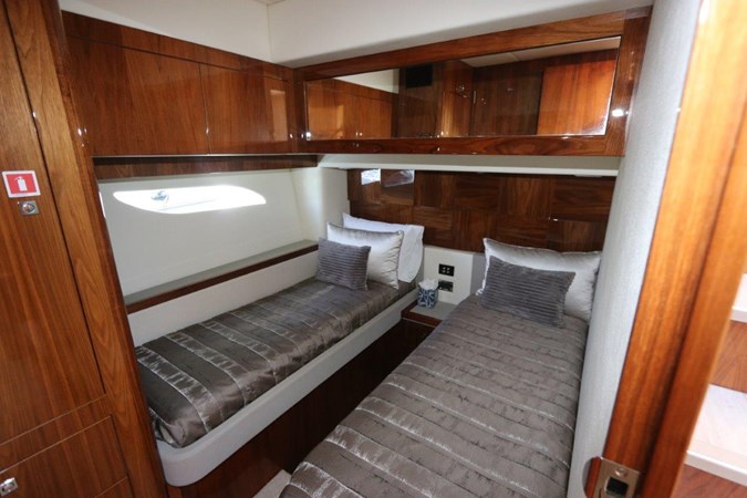 43_2020 60ft Riviera 6000 Sport Yacht