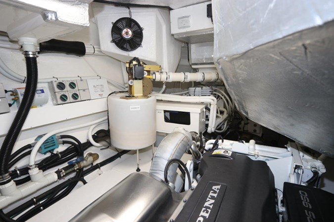 48_2020 60ft Riviera 6000 Sport Yacht