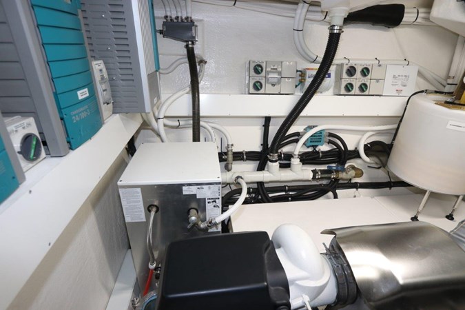 49_2020 60ft Riviera 6000 Sport Yacht