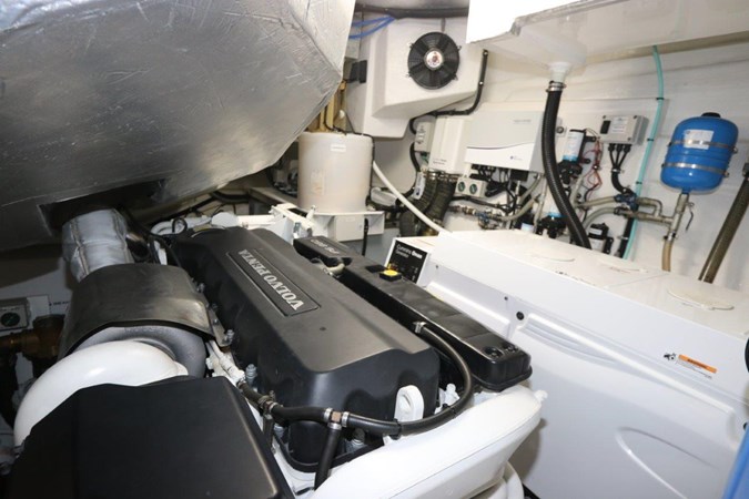 50_2020 60ft Riviera 6000 Sport Yacht