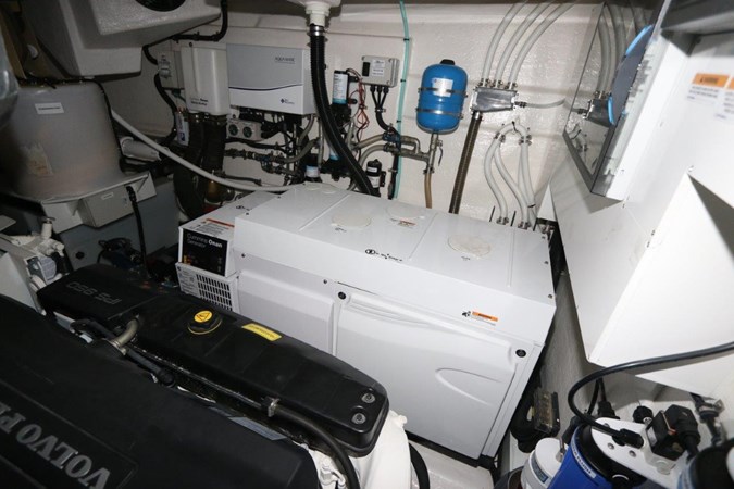 52_2020 60ft Riviera 6000 Sport Yacht