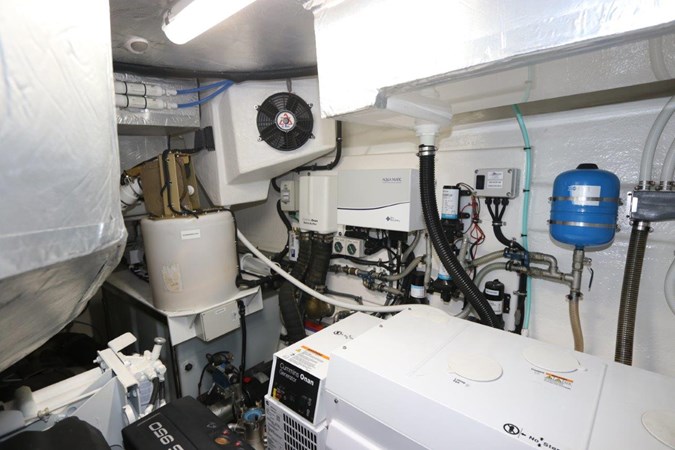 53_2020 60ft Riviera 6000 Sport Yacht