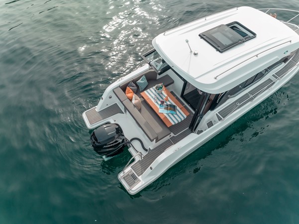 3_2023 30ft Vento Yachts V30 Weekender_single engine photos