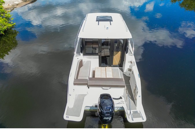 6_2023 30ft Vento Yachts V30 Weekender_single engine photos