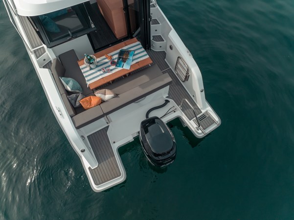 8_2023 30ft Vento Yachts V30 Weekender_single engine photos