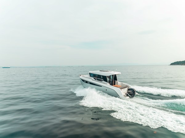 9_2023 30ft Vento Yachts V30 Weekender_single engine photos