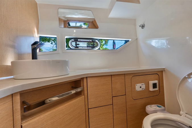 10_2023 30ft Vento Yachts V30 Weekender_single engine photos