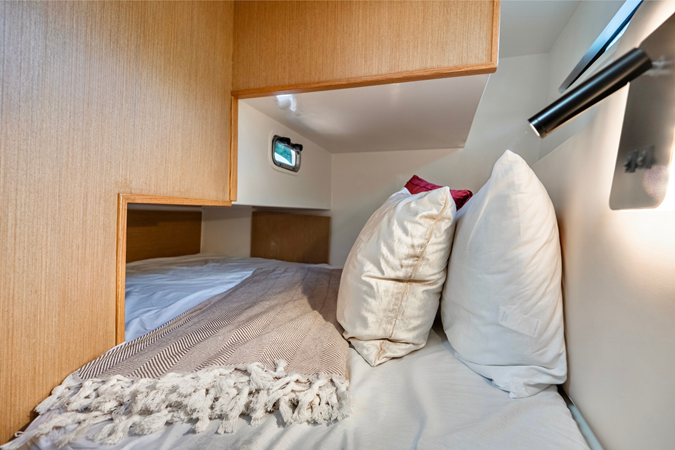 12_2023 30ft Vento Yachts V30 Weekender_single engine photos