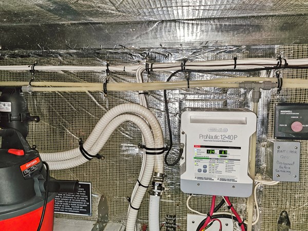 27_ 2001 38ft Mediterranean Convertible FRIDAYS 4 REEL 