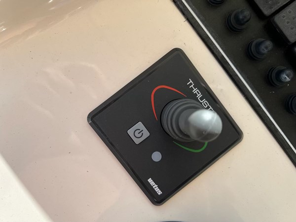 11_2009 31ft Pursuit S310 RELENTLESS