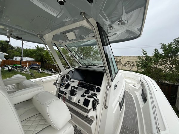 13_2021 37ft Pursuit S378