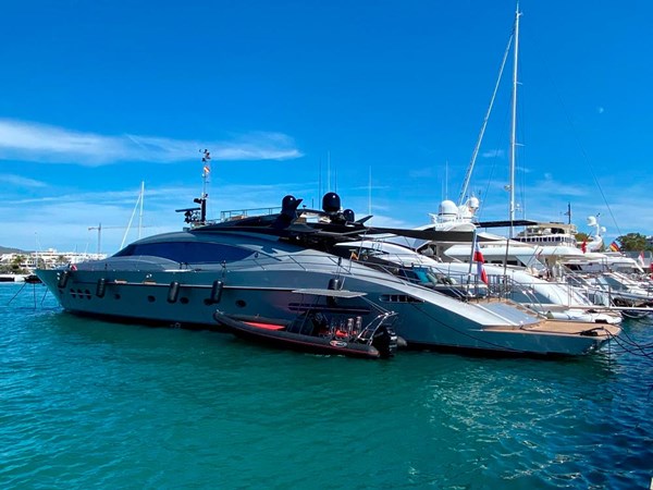 Palmer-Johnson-PJ120-Escape II-Motor Yacht-Exterior-At-Anchor