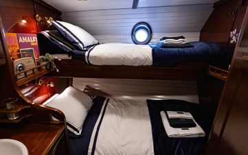 HERMITAGE 46 Guest Stateroom