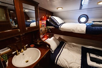 HERMITAGE 49 Guest Stateroom