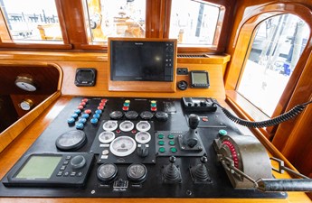 HERMITAGE 25 Navigation Equipment
