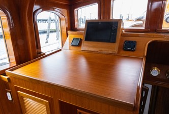HERMITAGE 23 Charting table