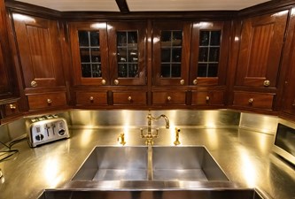 HERMITAGE 37 Galley