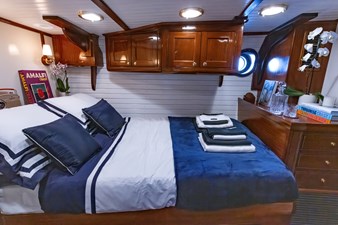 HERMITAGE 39 Master Stateroom