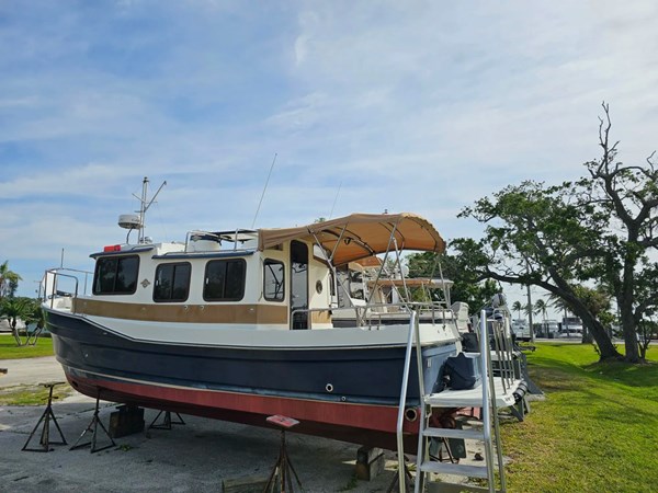 2014 Ranger Tugs 27R Cruising Yacht RANGER TUGS 27' 1
