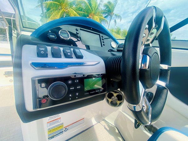 21_2016 22ft Regal 22 Fasdeck