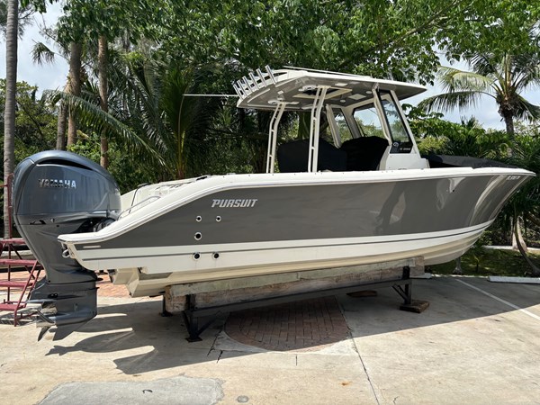3_2022 28ft Pursuit S288 Center Console